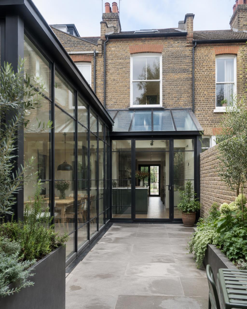 Wraparound side return extension with slim black glazing
